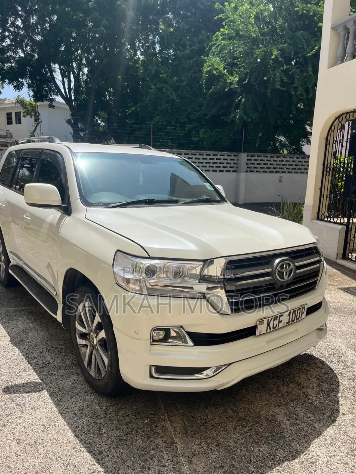 Toyota Land Cruiser 2010 White