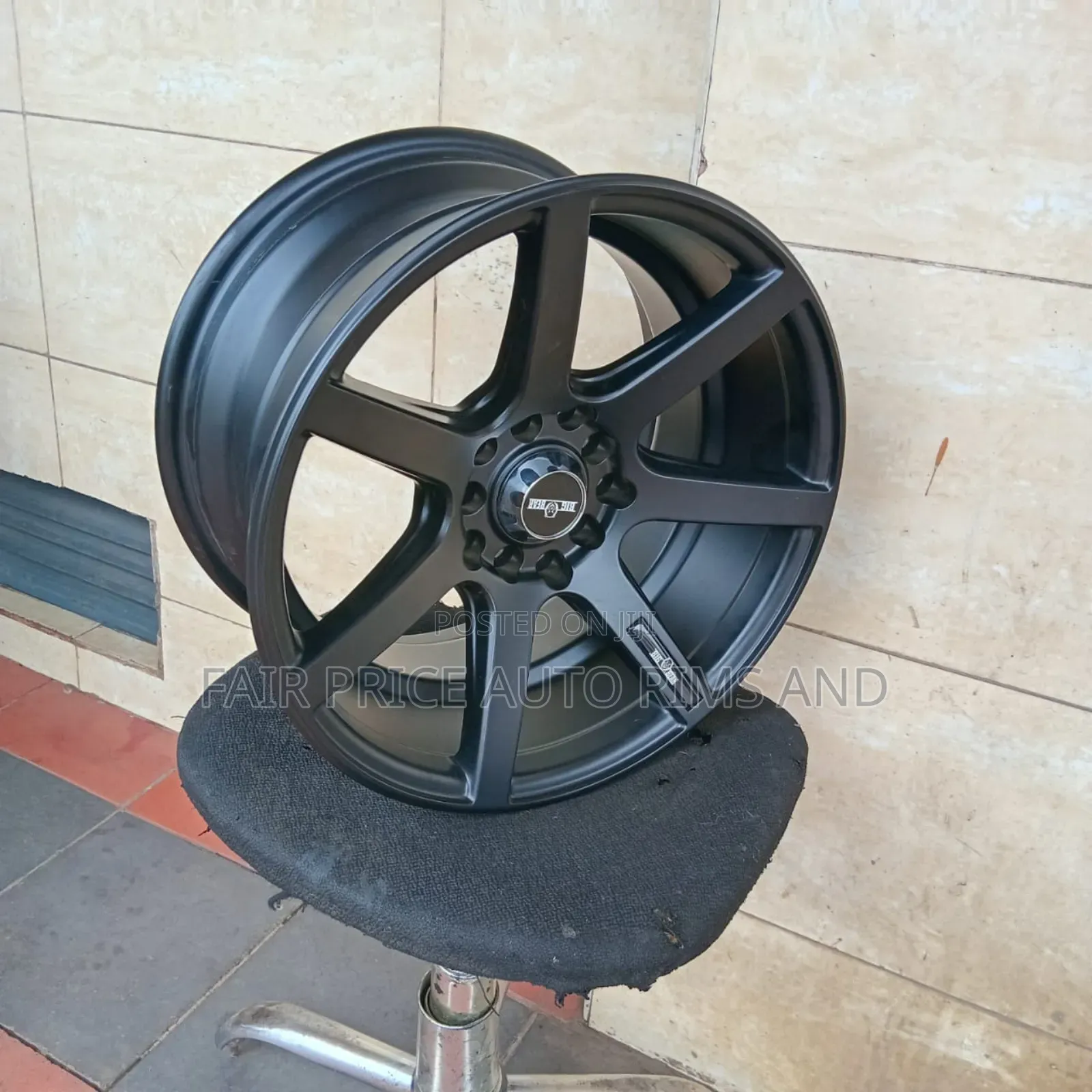 Size 16 8.5 J  Black