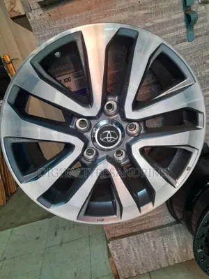Original Toyota V8 Rims Size 18"At Affordable Cost