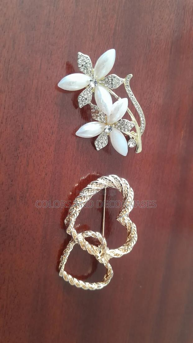 Brooches Elegant Pieces Instock - main view