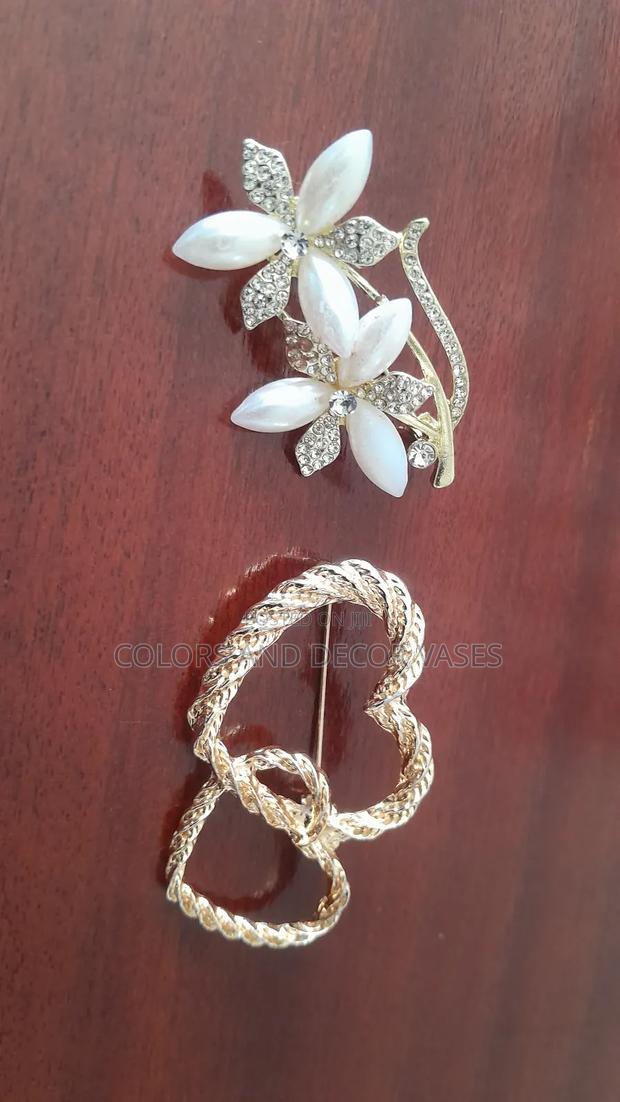 Brooches Elegant Pieces Instock - thumbnail 3
