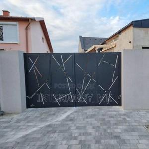 Strong Metal Gates - thumbnail 2