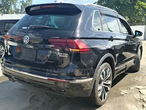 Volkswagen Tiguan 2.0T SEL R-Line AWD 4MOTION 2019 Matt Black