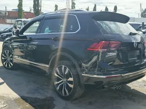 Volkswagen Tiguan 2.0T SEL R-Line AWD 4MOTION 2019 Matt Black