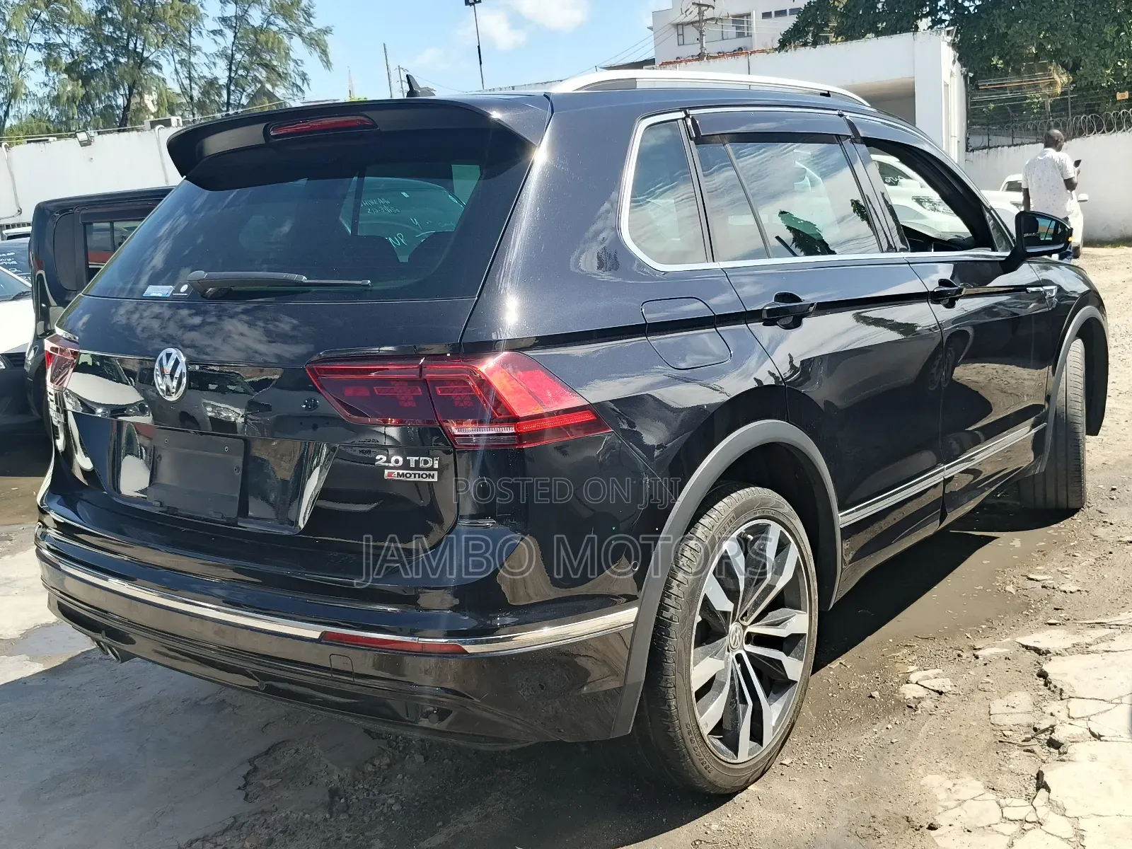 Volkswagen Tiguan 2.0T SEL R-Line AWD 4MOTION 2019 Matt Black