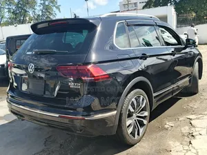 Volkswagen Tiguan 2.0T SEL R-Line AWD 4MOTION 2019 Matt Black