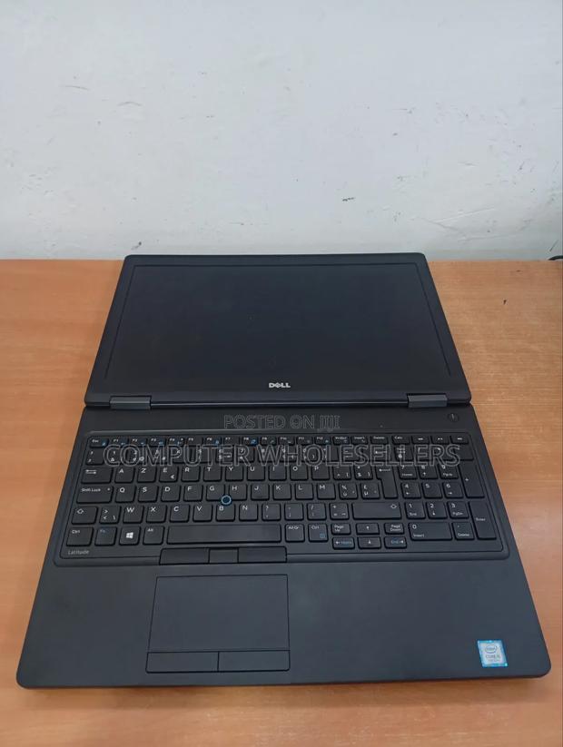 Laptop Dell Latitude 5580 8GB Intel Core i5 SSD 256GB - thumbnail 2