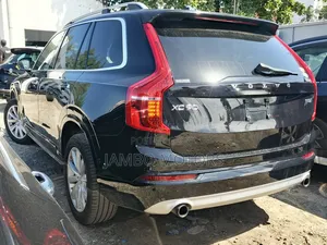 Volvo XC90 T5 Momentum AWD 2019 Black