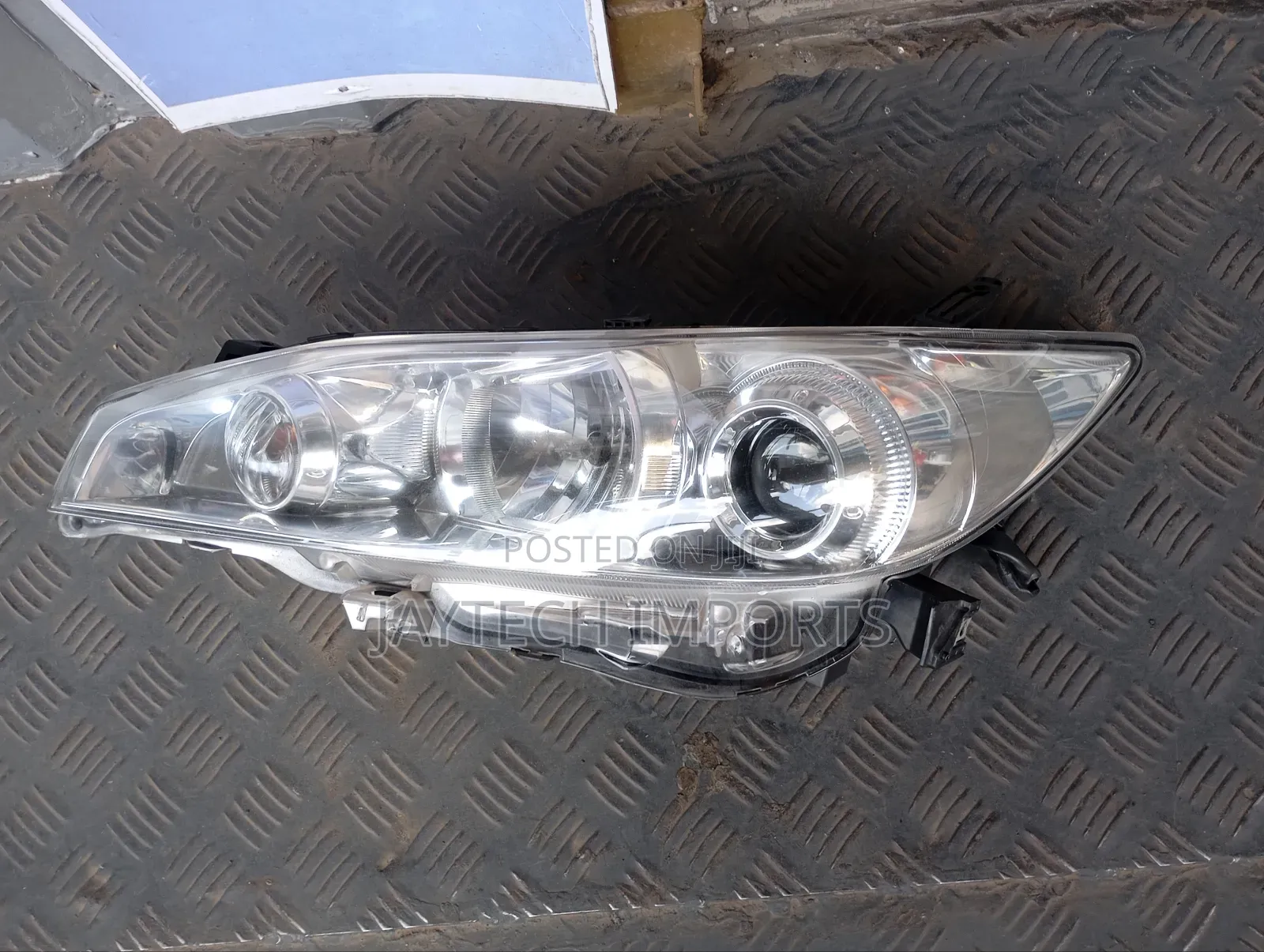 Toyota Wish 2013 Headlight Non Zenon