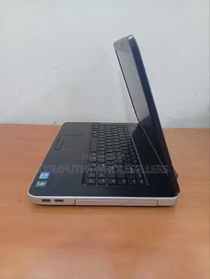 Laptop Dell Vostro 2520 4GB Intel Core I3 HDD 320GB