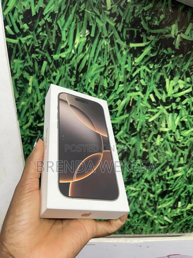 New Apple iPhone 16 Pro 128 GB Gold - thumbnail 3