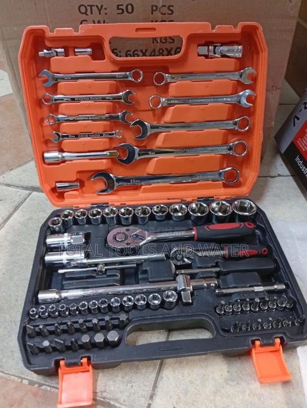 82pcs Sockets Bits and Other Accessories