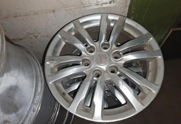 Size 18 Inch Mitsubishi Alloy Rims - main view