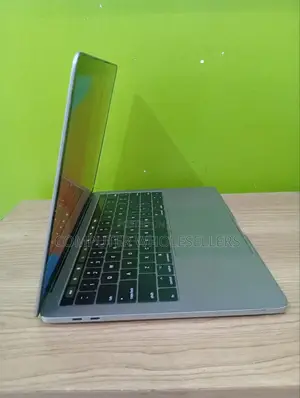 Laptop Apple MacBook Pro 2017 16GB Intel Core I7 SSD 256GB