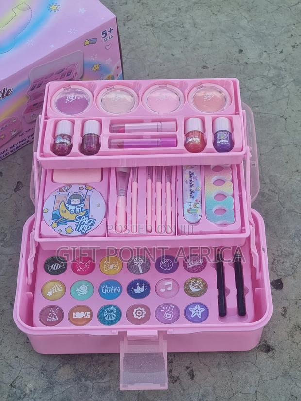 Make Up Kit With Real Makeup and Packing Case - thumbnail 2