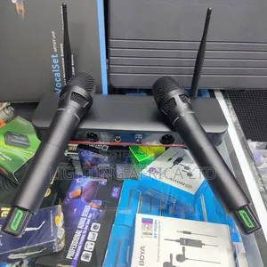 Shure 200 Meters Frequency Range Wireless Microphone
