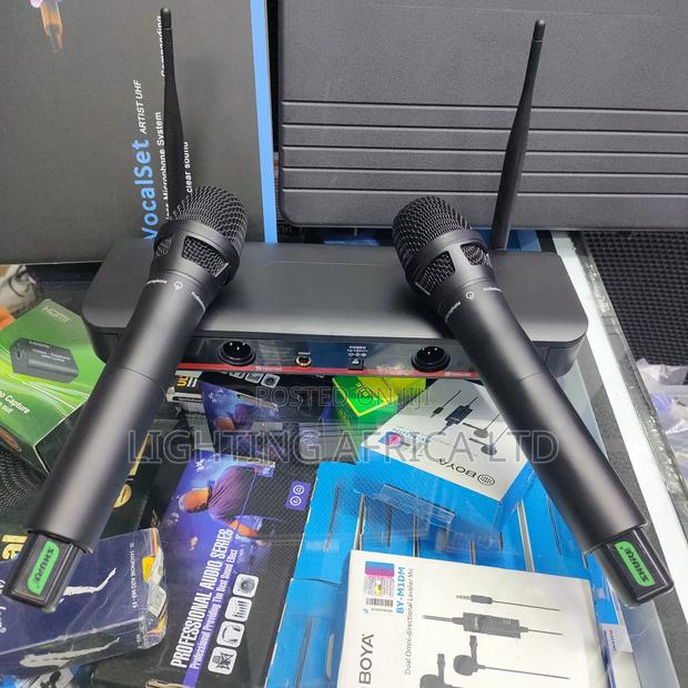 Shure 200 Meters Frequency Range Wireless Microphone - thumbnail 3