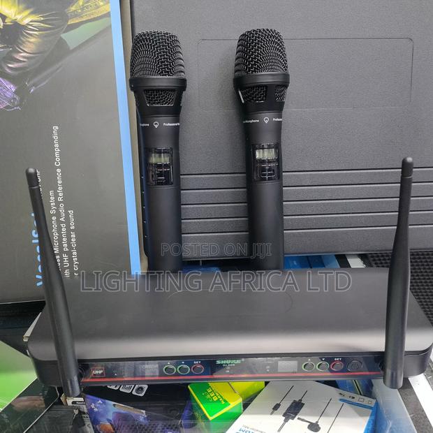 Shure 200 Meters Frequency Range Wireless Microphone - thumbnail 2