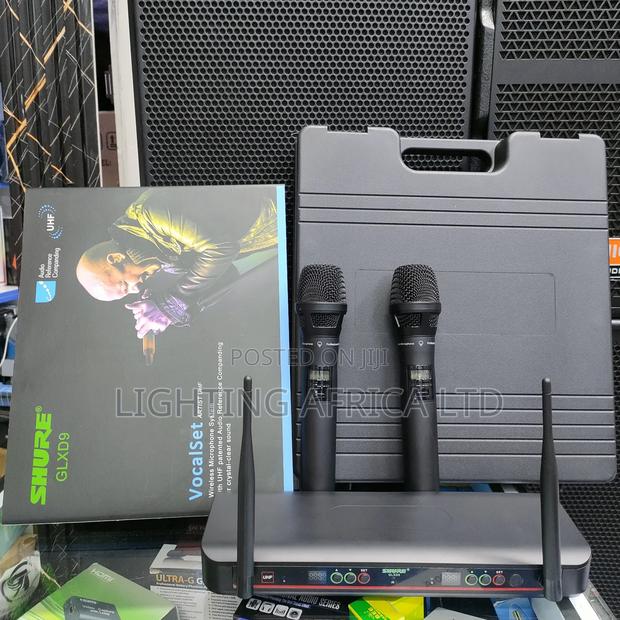 Shure 200 Meters Frequency Range Wireless Microphone