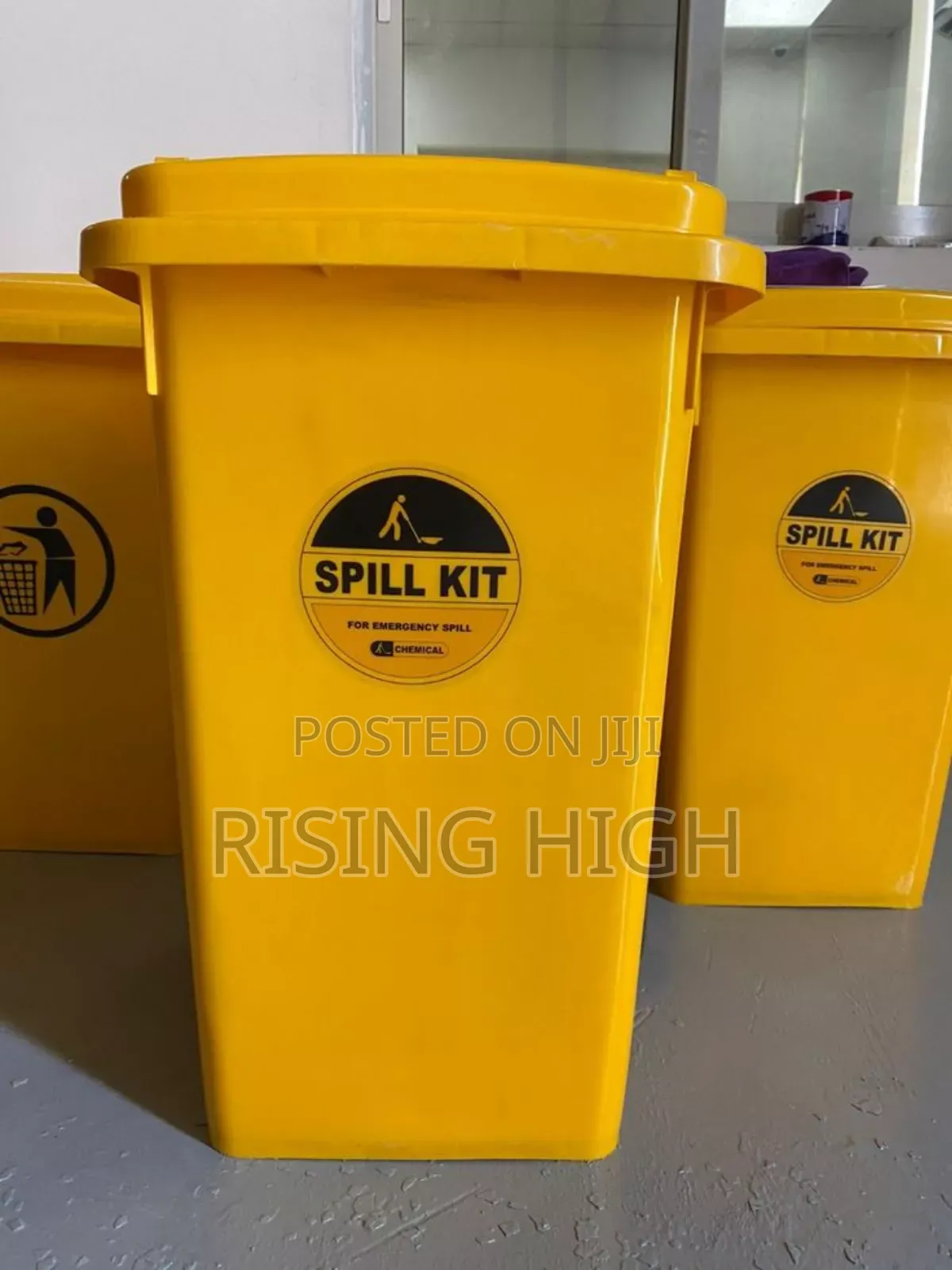 240 L Trash Bin With Pedals and Wheels