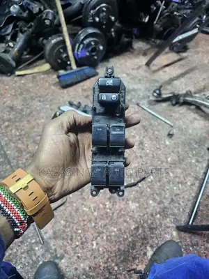 Prado Door Main Switch Control