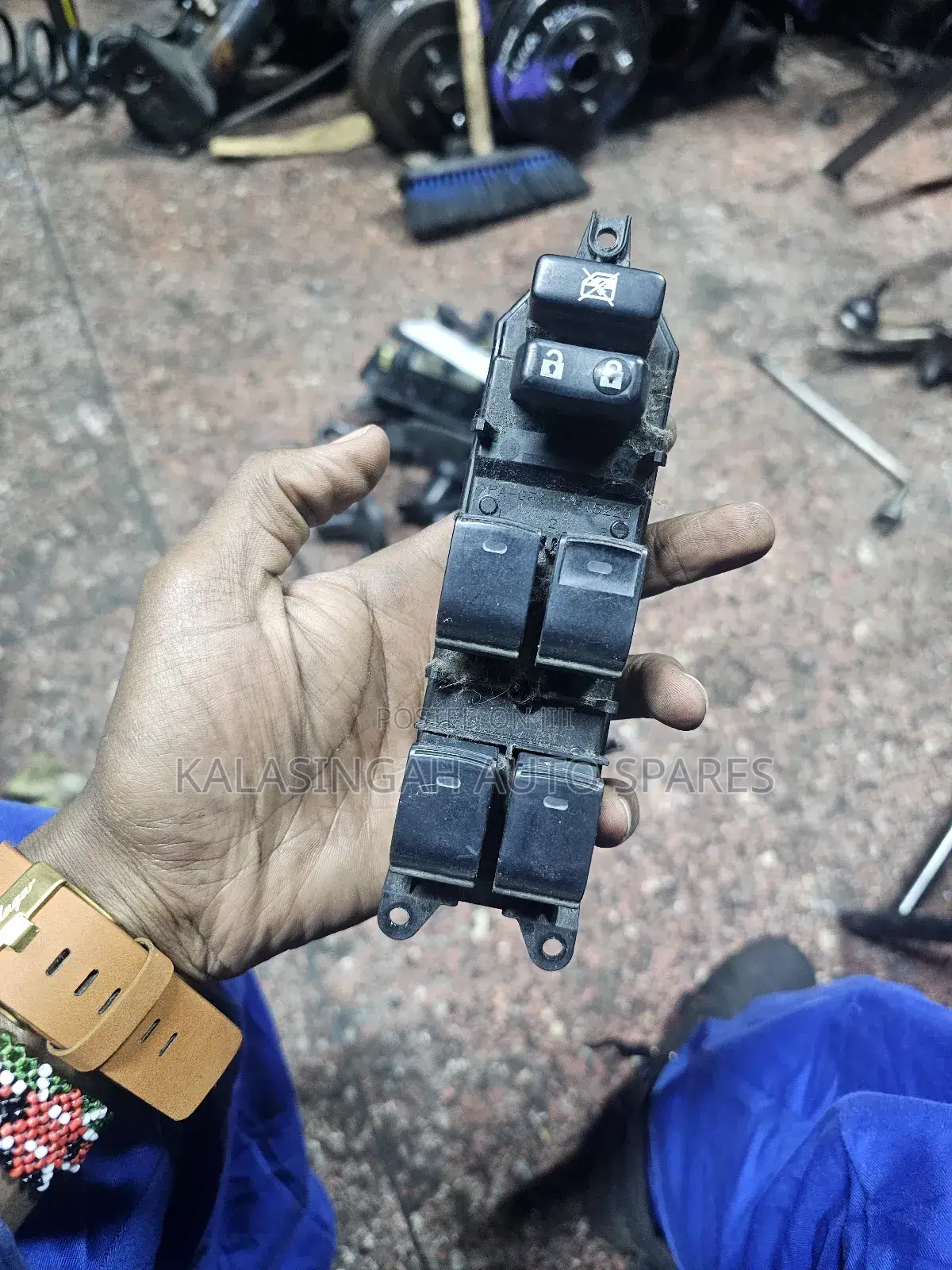 Prado Door Main Switch Control