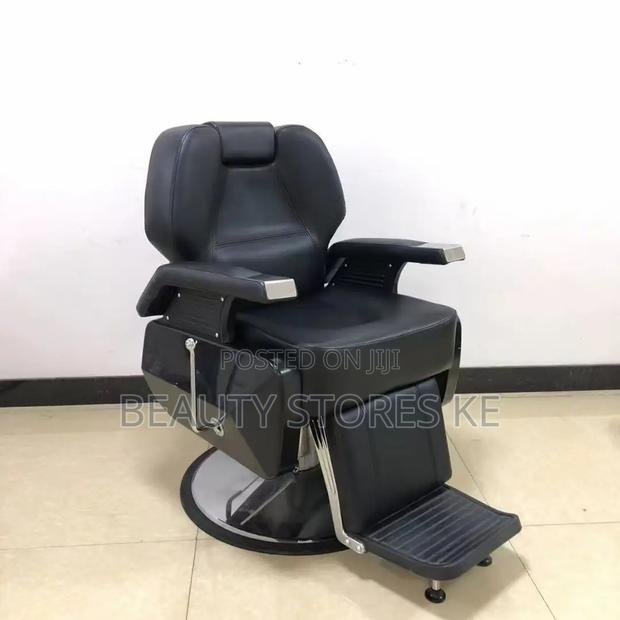 Jumbo Black Barber Seat