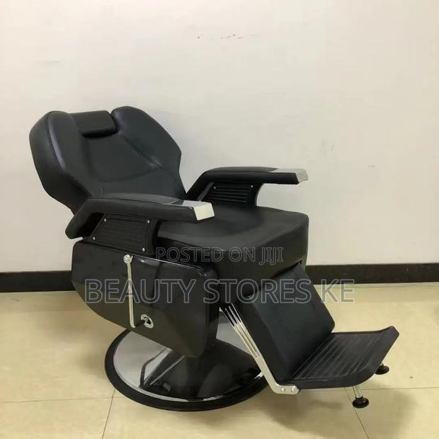 Jumbo Black Barber Seat - thumbnail 3