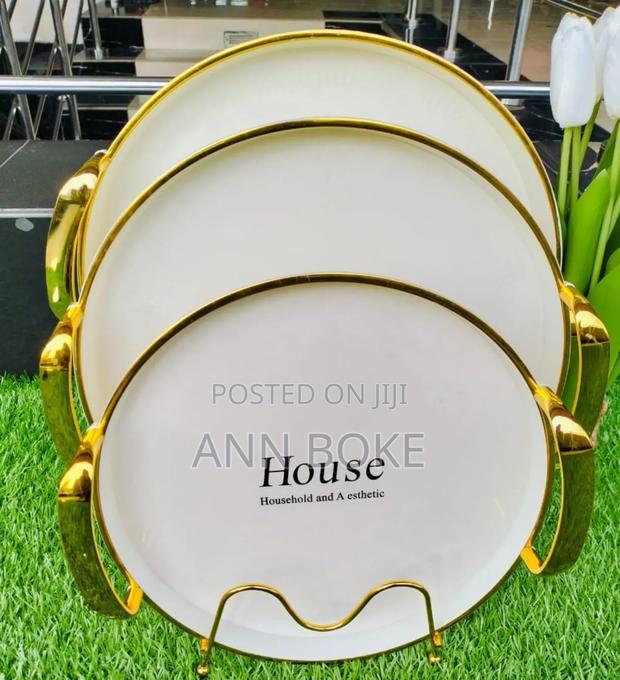 *Set of 3 Tray Set Round at 1800/=*