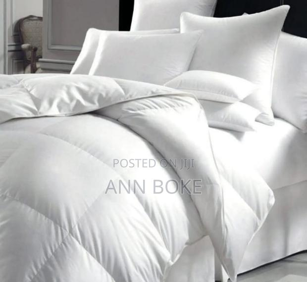 White Beddings Bedsheets Striped 6*6 2 Bedsheets