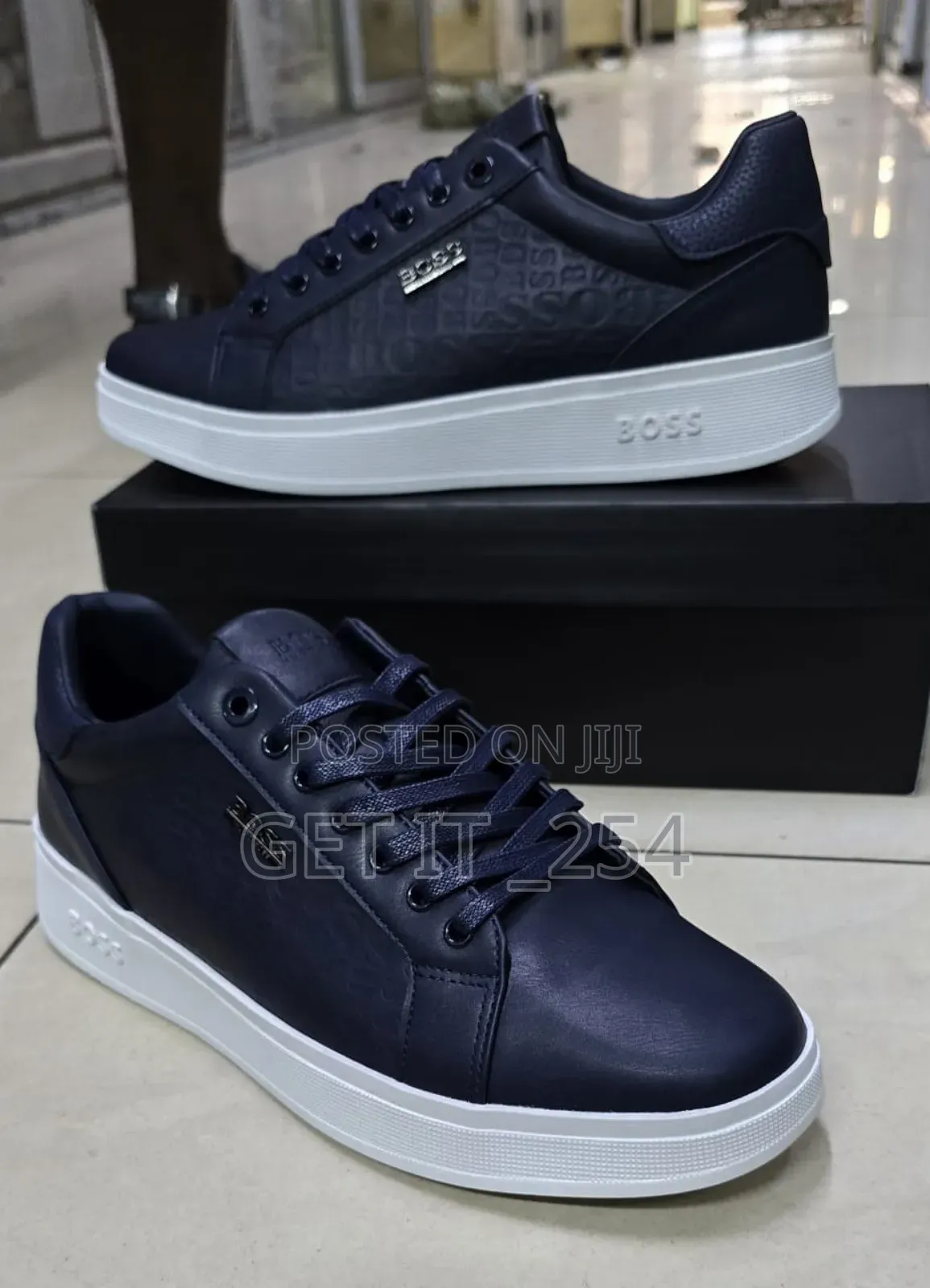 *Boss Leather Casual*