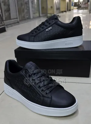 *Boss Leather Casual*