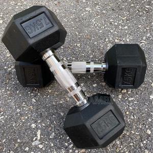 Hexagonal 7.5kgs Rubber Dumbbells - thumbnail 2