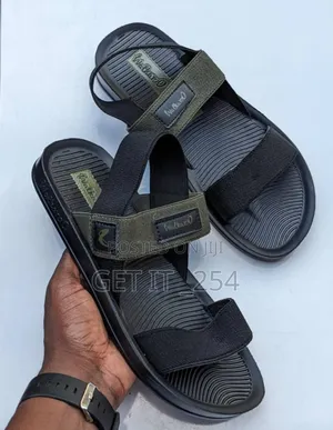 💥💥💥💥

Men Sandals 

Sizes..40---45