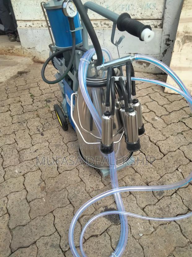 Automatic Milking Machine - thumbnail 3