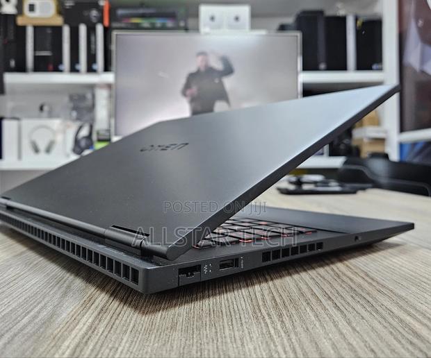 Laptop HP Omen 16 16GB Intel Core I7 SSD 1T - thumbnail 2