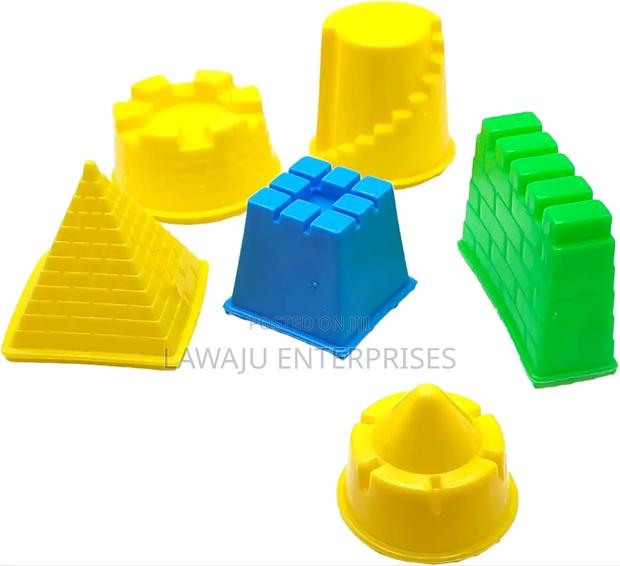 Coloured Kinetic Sand - thumbnail 3