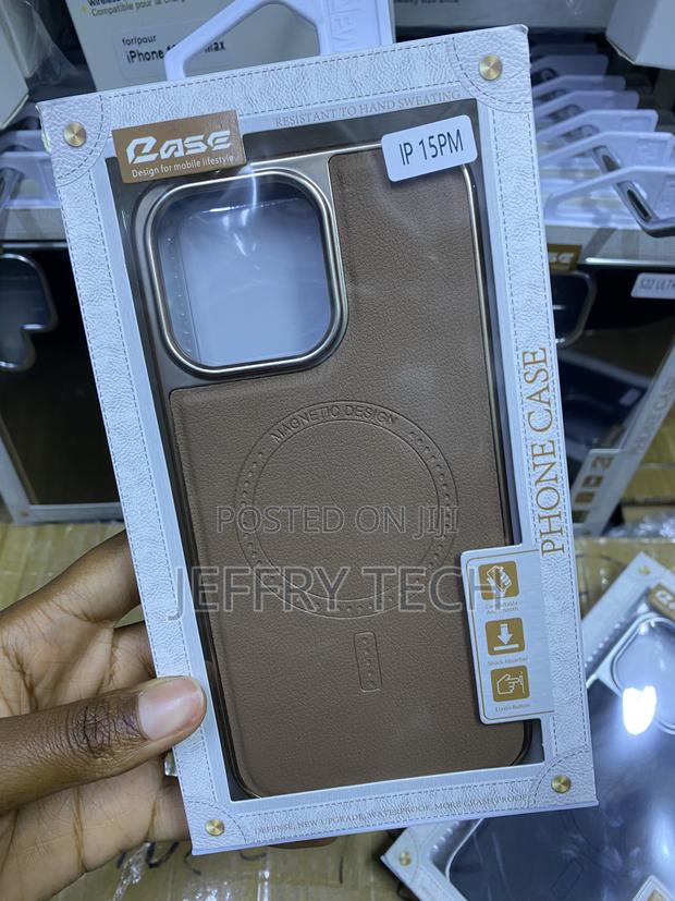 Torro iPhone 15 Pro Case Leather Magsafe Case With Stand - thumbnail 3