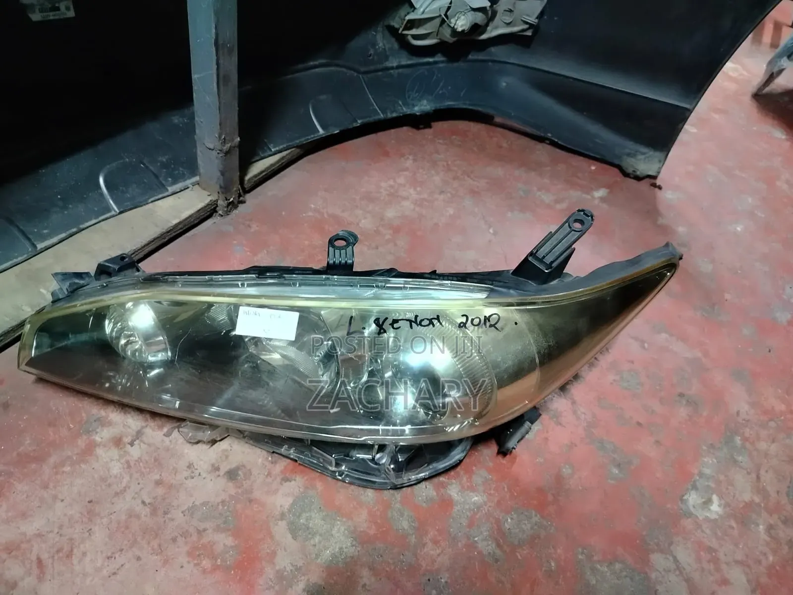 Wish 2012 Headlight