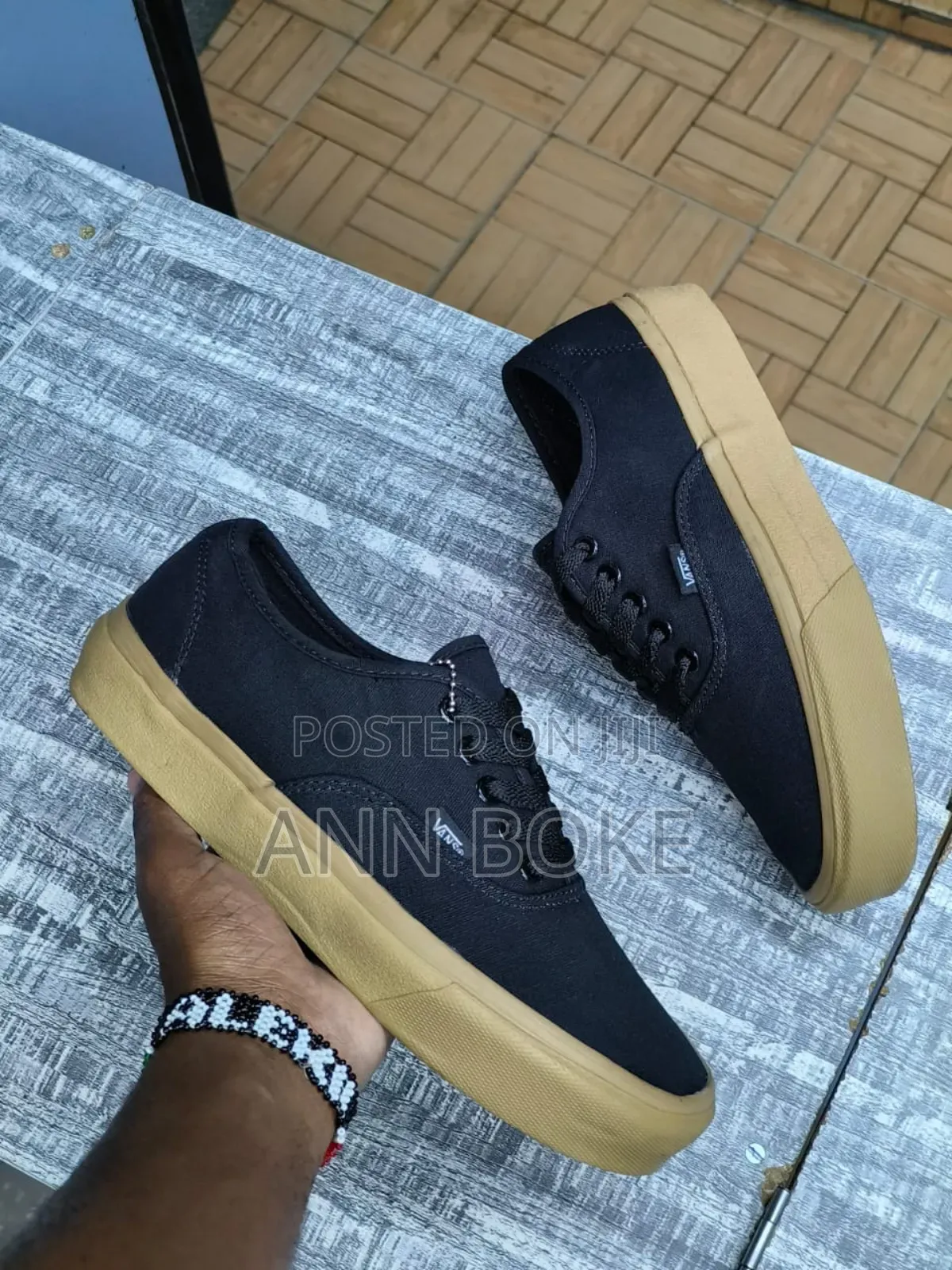 Vans Off the Wall 
Sizes 37-45
 at 2000