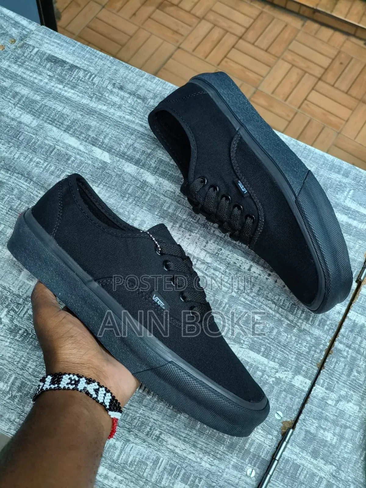 Vans Off the Wall 
Sizes 37-45
 at 2000