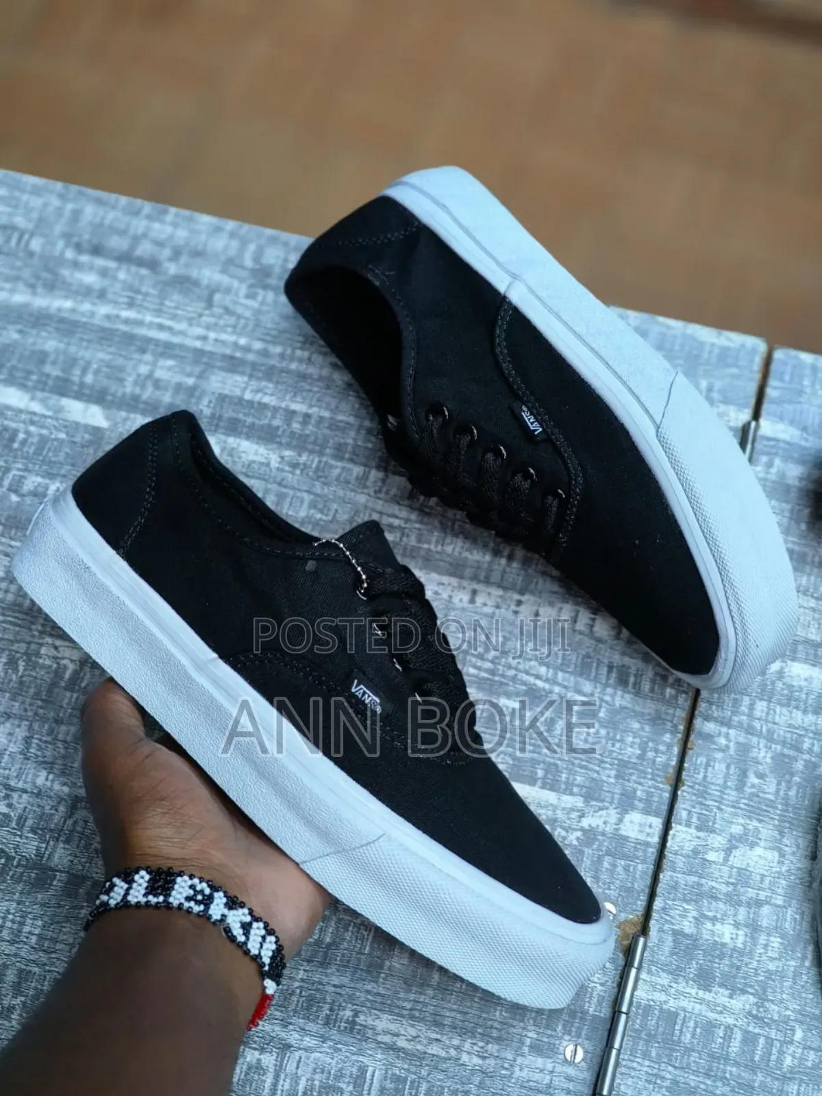 Vans Off the Wall 
Sizes 37-45
 at 2000