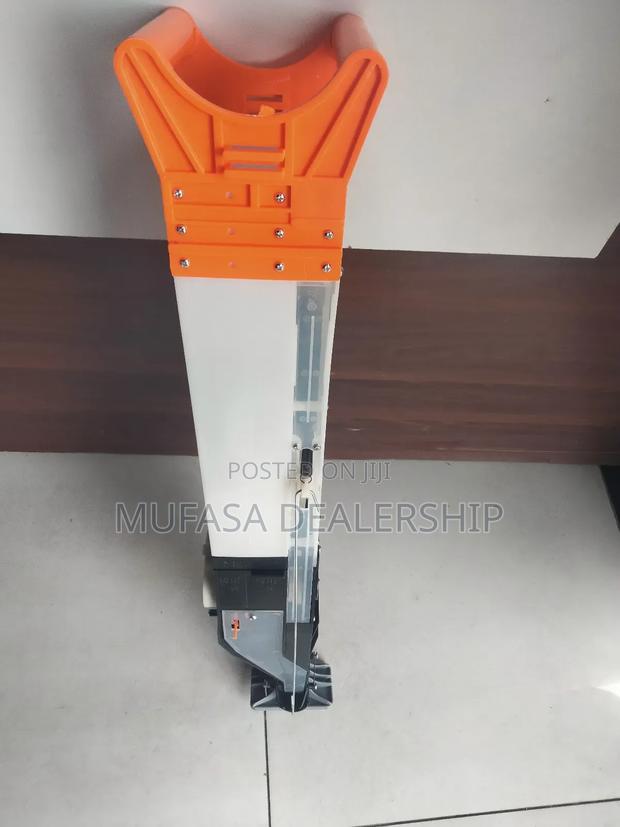 Modern Hand Jab Seed Planter - thumbnail 2