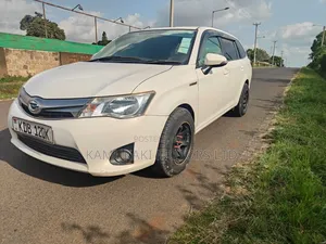 Toyota Corolla Fielder 1.5 Hybrid FWD 2013 White