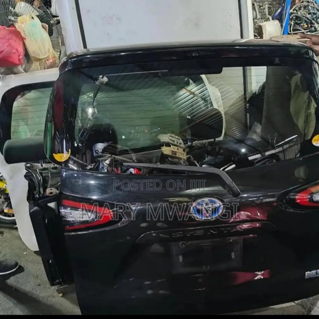 Toyota Sienta 2015 /2016 Boot - main view
