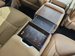 Land Rover Range Rover Vogue 2023 Gold