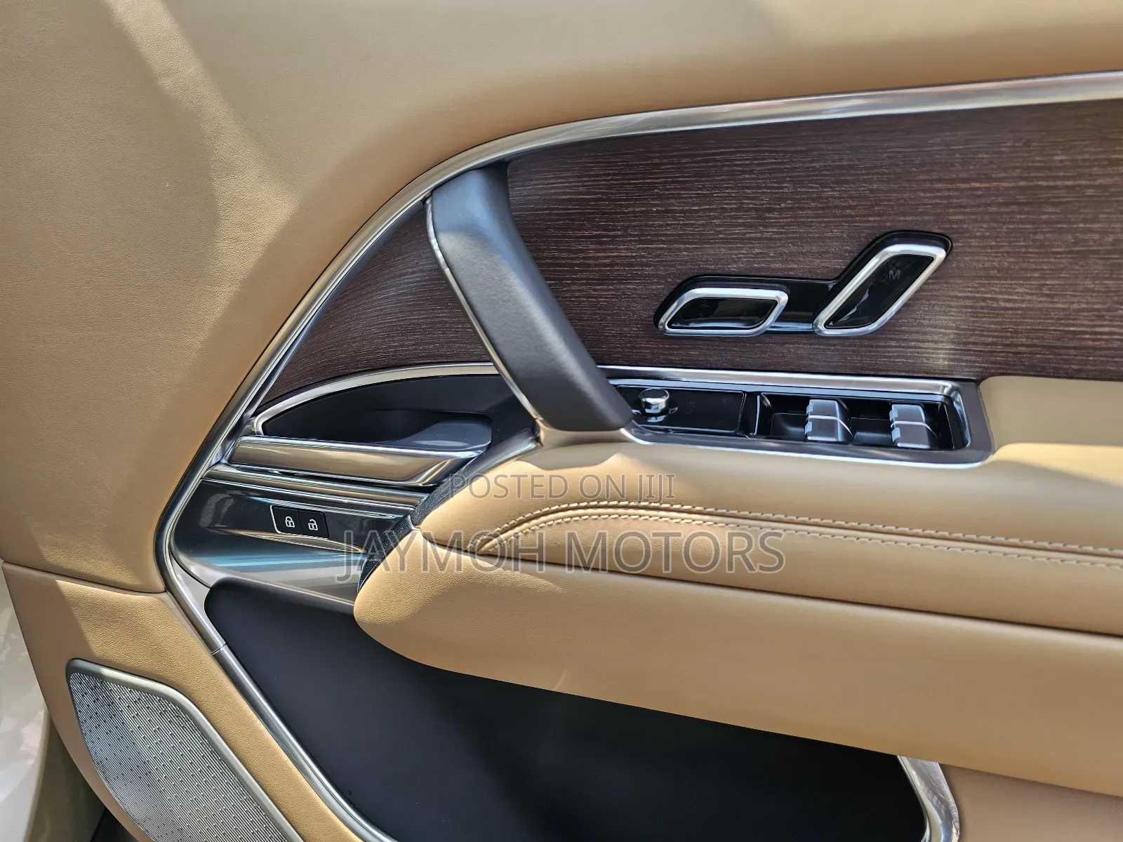 Land Rover Range Rover Vogue 2023 Gold