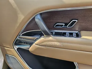 Land Rover Range Rover Vogue 2023 Gold