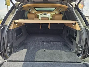 Land Rover Range Rover Vogue 2023 Gold
