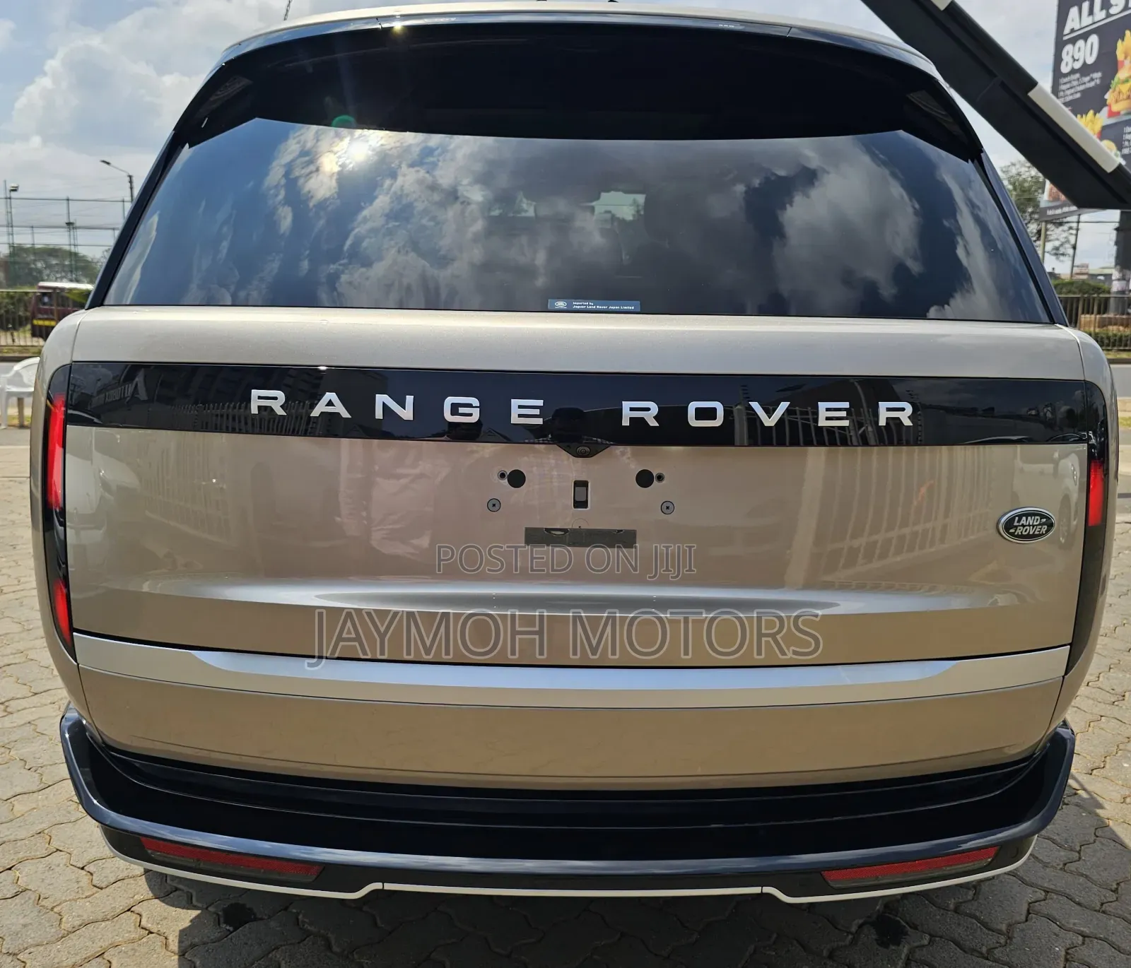Land Rover Range Rover Vogue 2023 Gold